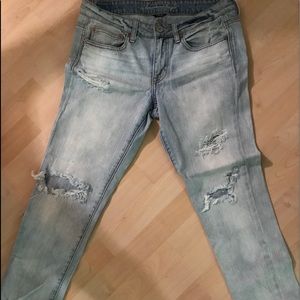 Perfectly distressed American Eagle Outfitter Jean